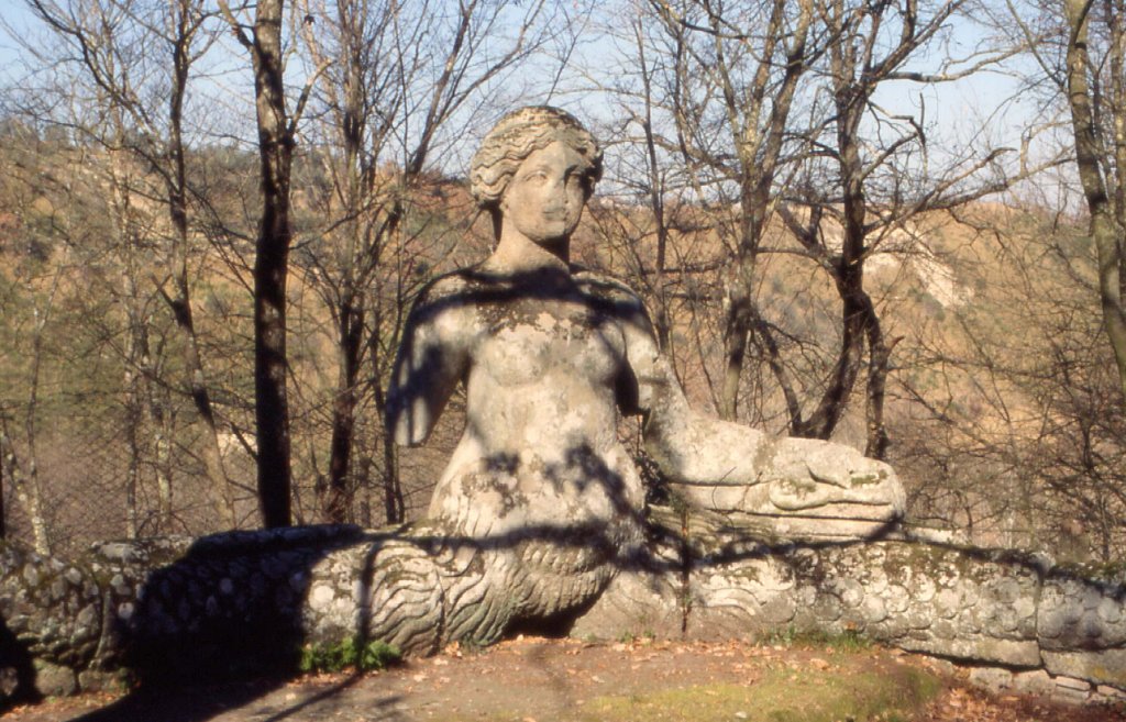 Интересная монументальная скульптура Bta00582