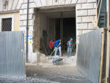Breccia di Palazzo Braschi operata sul lato verso Piazza Navona per permettere il passaggio del treno