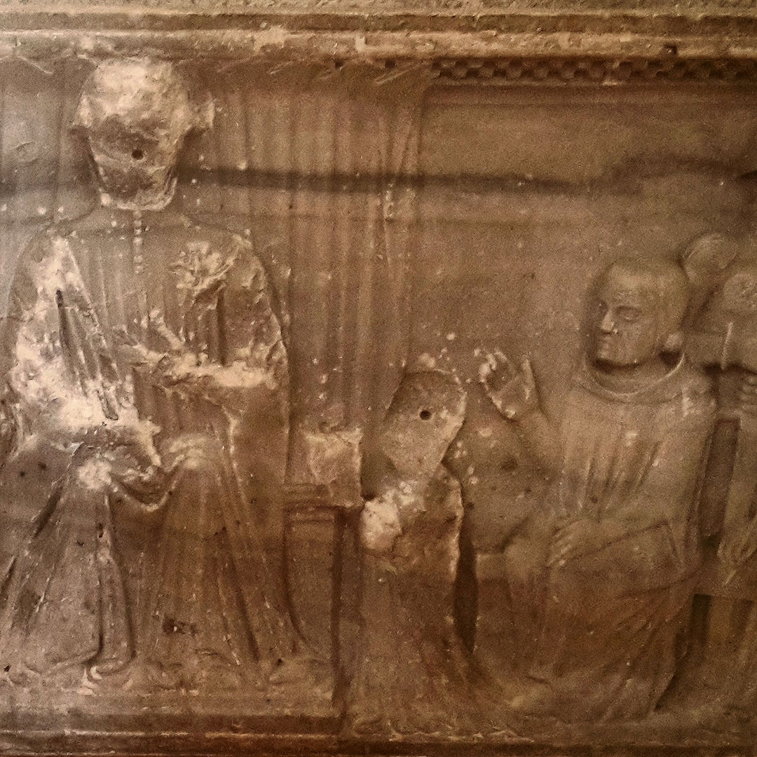 Fig. 2 - Probabile Sarcofago di Elena Conti con ritratto di Niccolò III Orsini, Chiesa di San Biagio, Nola (Napoli) part.