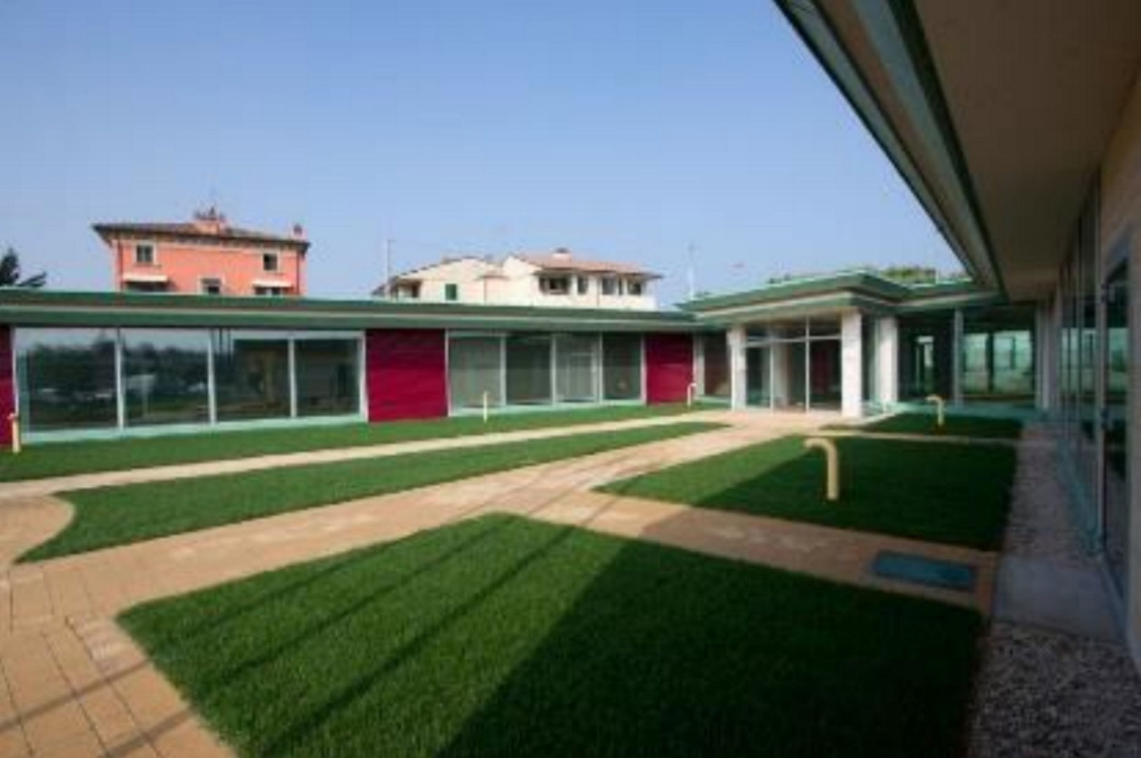 Fig. 6 - Scuola primaria, Calmasino (VR), Italia, 2014 (certificazione energetica A+, 2014)