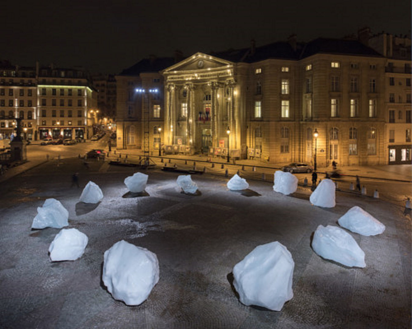 Fig. 29 - Olafur Eliasson, Ice Watch, installazione, Parigi, Francia, 2015
